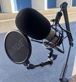Rode NT1-A Condenser Microphone with Boom Arm and Accessories