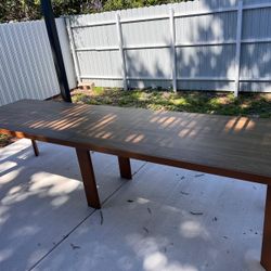 Outdoor Dining Table With Cover ( Mesa De Patio con funda protectora)