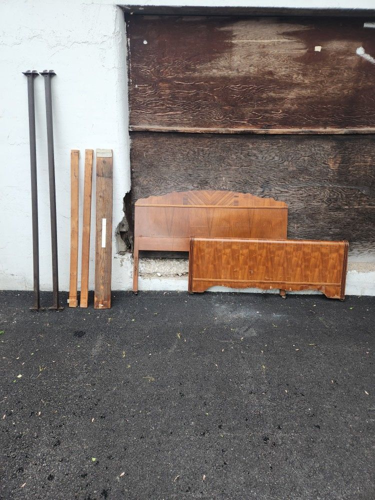Gorgeous Antique Mahogany Full/Double Bed