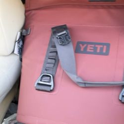 YETI COOLER BAG 