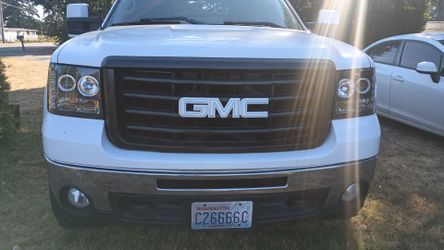 2008 GMC Sierra 2500 hd White Full-Size Pickup Truck with Tow Hitch