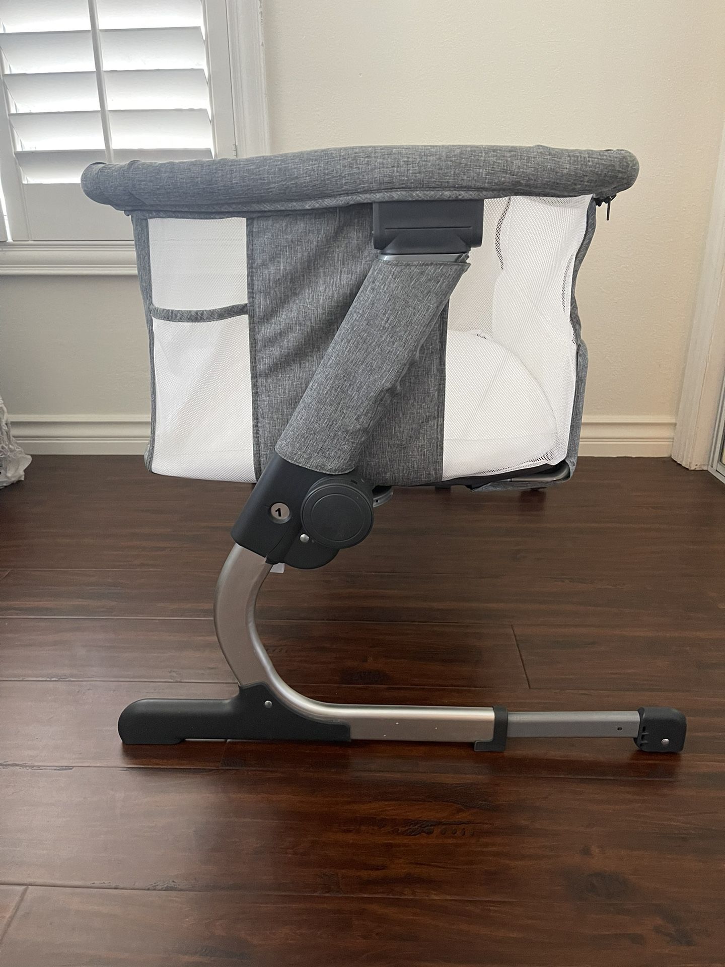 Baby Delight Bassinet Charcoal