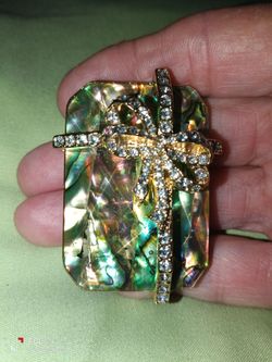 Brooch mother Pearl