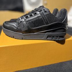 Mens black monochrome Lv trainers 