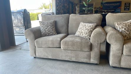 New set sofa 2 pc close out set free delivery