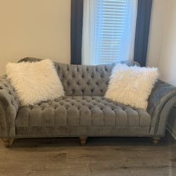 Tufted Sofa With Accent Pillows 