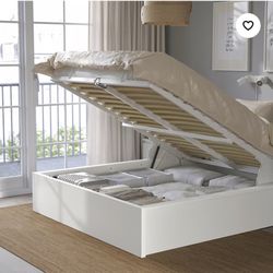 Queen bed with Storage