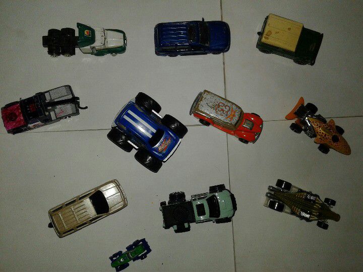 A Collection Of 11 Car Toys