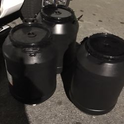 30 Gallon Storage Barrels With Lids Air Tight ….($15 A Piece )