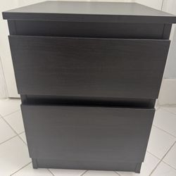 Nightstand with 2 Drawers