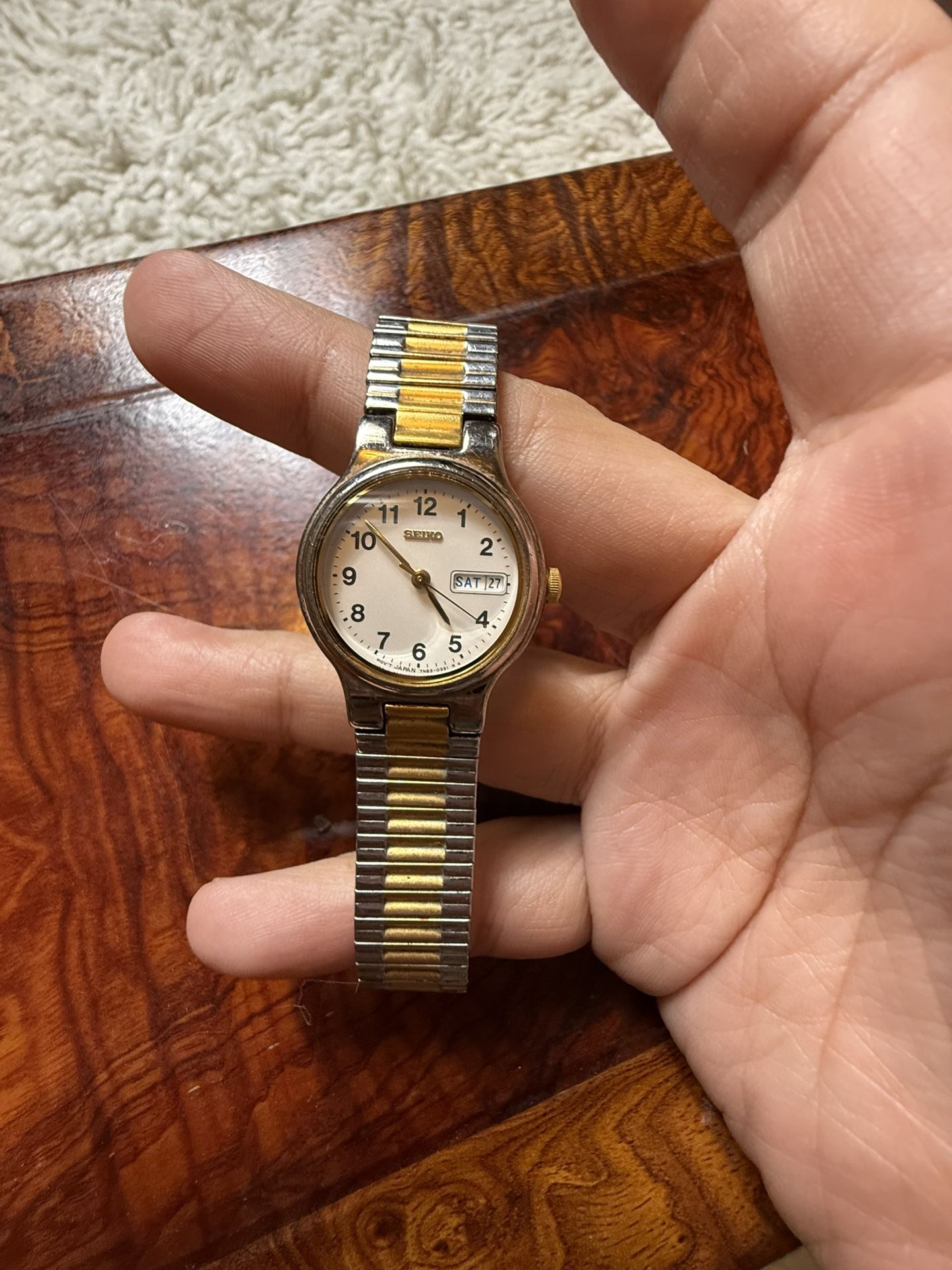 a vintage Seiko women's two-tone stainless steel expansion watch with a white dial, gold-tone hands, and a day/date window, just need battery