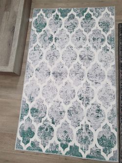 Area Rug 3x5 Brand New $15