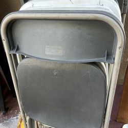 Vendo 14 sillas y 4 mesas mainstay todo x $250