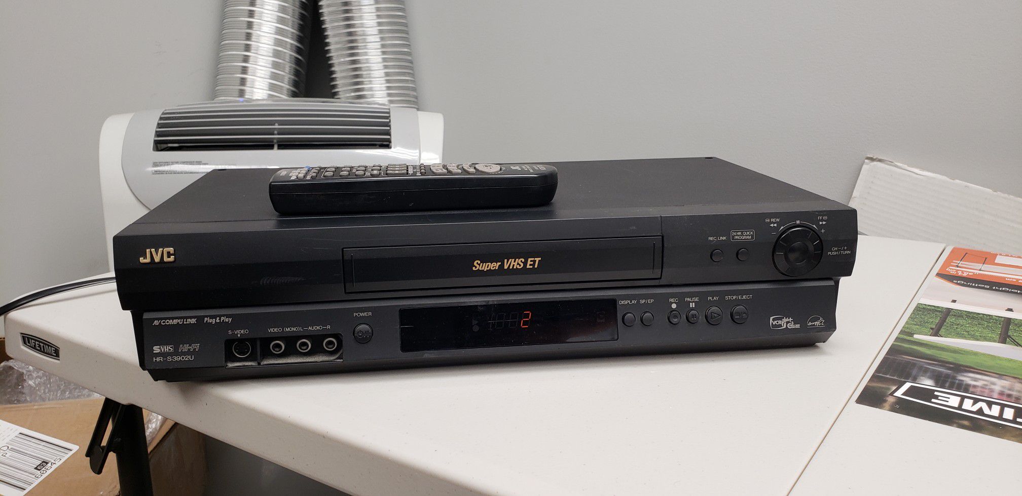 JVC VHS player/recorder jvc hr-s3902u