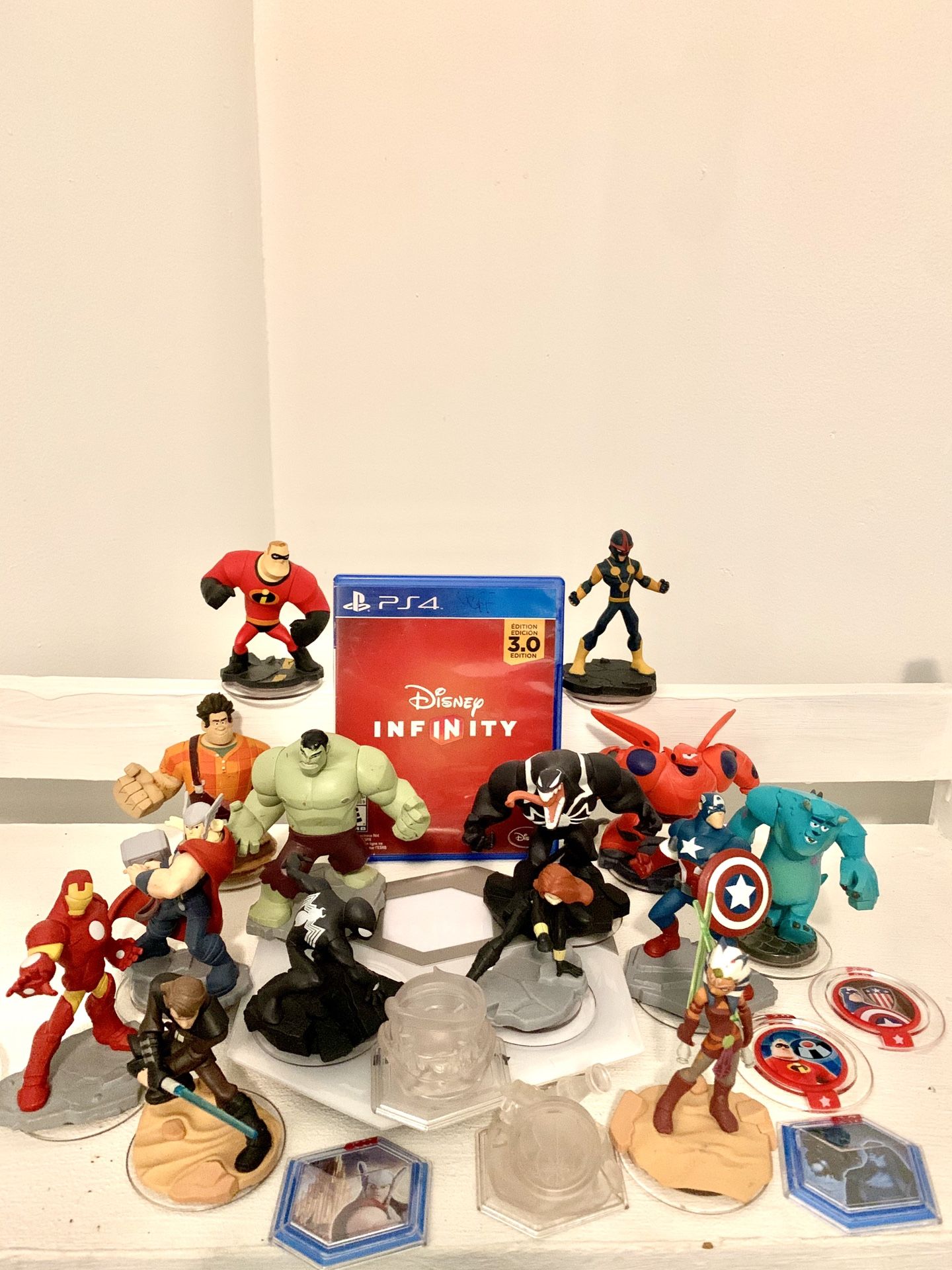 Disney infinity marvel super hero’s bundle black suit spider man, venom, nova, captain America, hulk, thor, iron man, black widow,