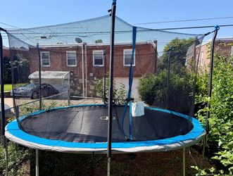 14’ Trampoline With LED lights/ netting
