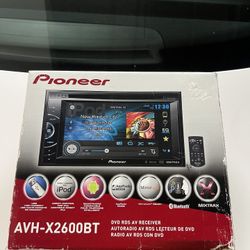 Pioneer duble din stereo AVH- 2600BR (like new)