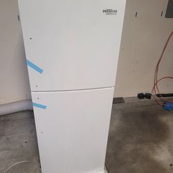 Premiun LEVELLA 7.0 cu. ft. Frost Free Top Freezer Refrigerator in White