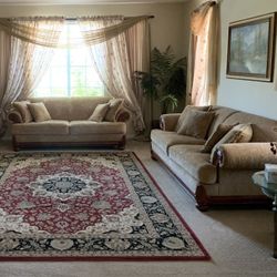 Classic 4-Piece Living Room Set – Excellent Condition – $550