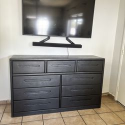 Dresser