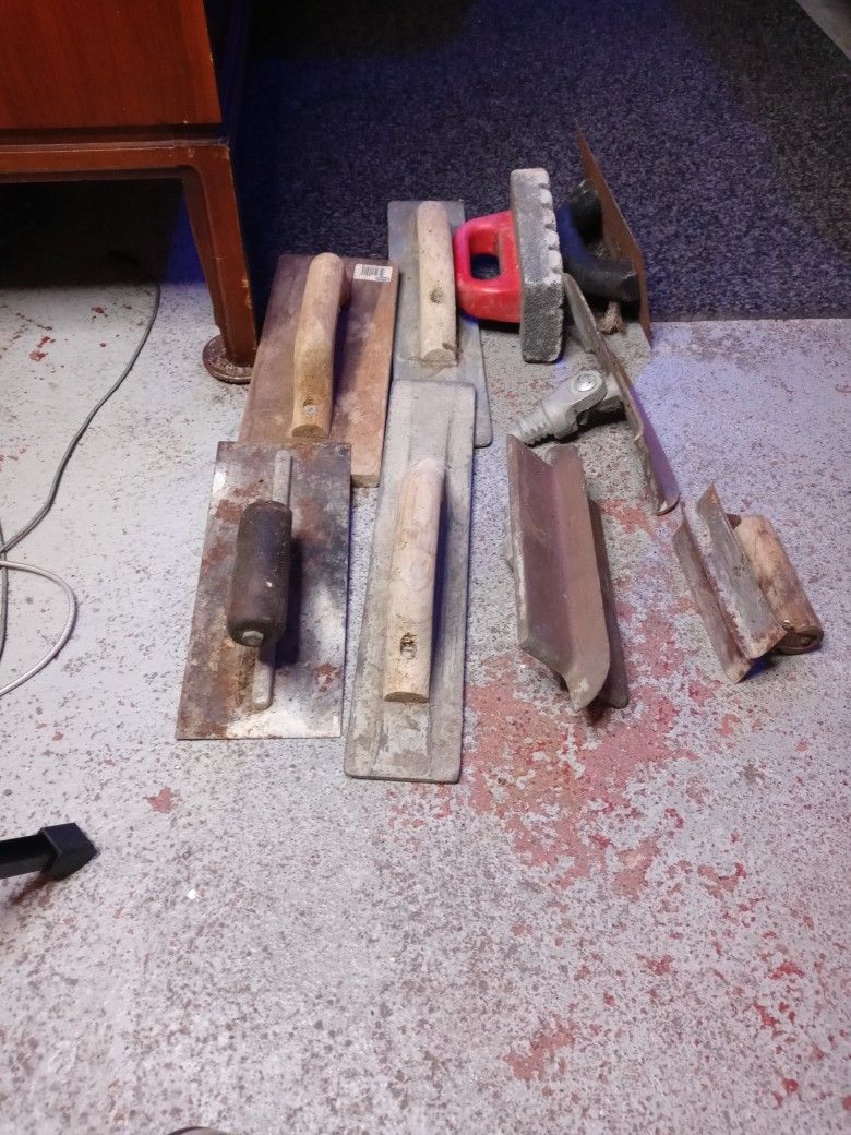9pcs Concrete Tools In Good Condition all For Only 40$
