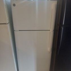 Clean apartment Fridge, delivery available!