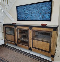 SOLID WOOD ENTERTAINMENT CENTER TV STAND EXCELLENT CONDITION DELIVERY AVAILABLE