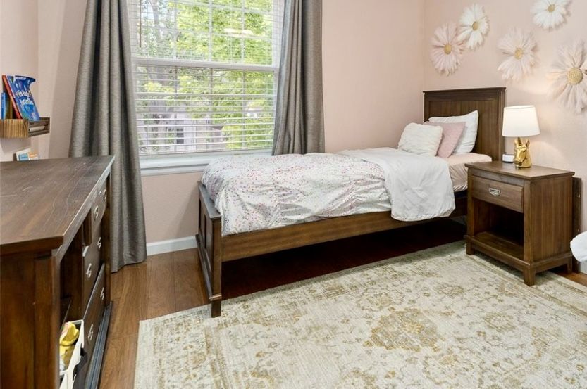 Dark Wood Bedroom Set, Twin Bed
