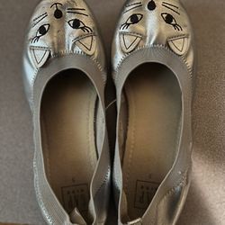 Gap silver kitty shoes size 3