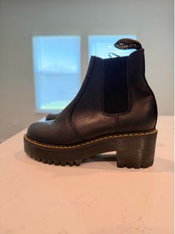 Dr. Martens Smooth Leather Chelsea Boots – Women’s Size 6