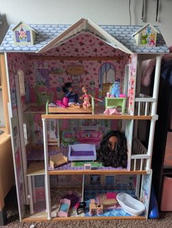 Doll house + dolls and furniture 