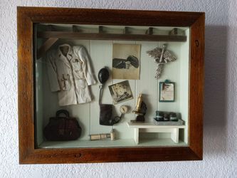 VINTAGE MINIATURE DOCTORS SHADOWBOX 