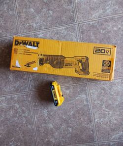 DEWALT Saw Saw new