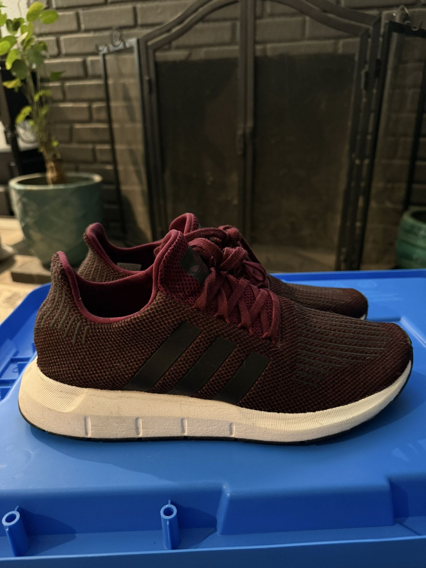 Adidas Swift Run Maroon Men’s Size 9