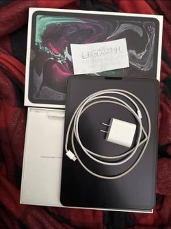 Apple iPad Pro 11” (1st Gen) 2018 - Wi-Fi, 256 GB, Space Gray | Apple Pencil 2