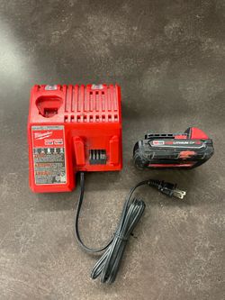 Milwaukee M12/M18 Charger (48-59-1812) w/ M18 1.5Ah CP Battery