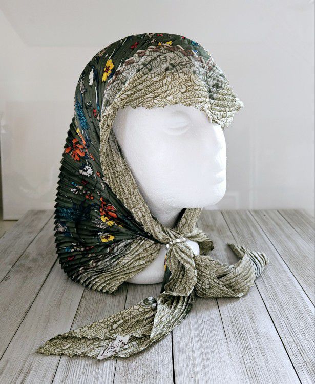 Olive Green Floral Pleated Ruffled Fan Style Head Wrap Scarf with Silver Toned Bolo Slider. 100% Polyester. New. 

Makes a great holiday Christmas gif