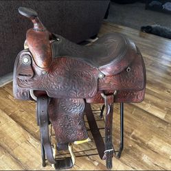 Vintage Longhorn Western Saddle