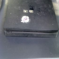 Used Ps4 With 3 Wireless Controllers