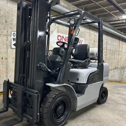 2018 NISSAN forklift HUGE Pneumatic Tires