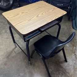 Kids Desk And Chair 
