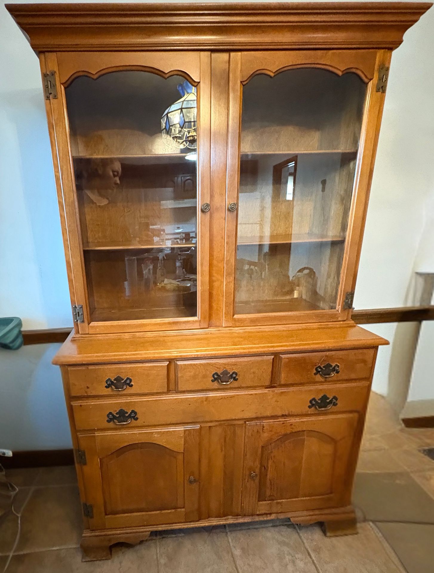 Charming Solid Wood Hutch / China Cabinet – Excellent Storage & Display