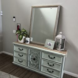 Vintage Cabinet/Dresser