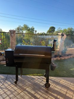 TRAEGER SMOKER