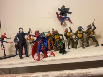 Marvel figures, streetfighter figures and wrestlers Marvel figures, streetfighter figures and wrestlers
