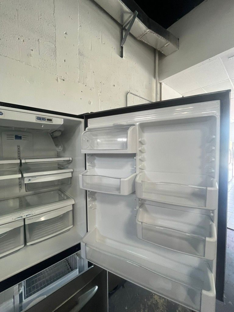 Refrigerator GE 33 Inch Wide Great Condition for Sale in Hialeah, FL