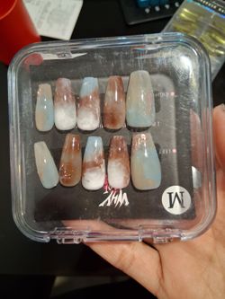 Se venden uñas