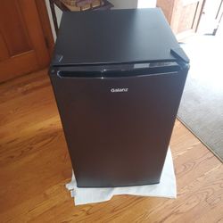 Galanz 3.3 Cu ft Mini Refrigerator
