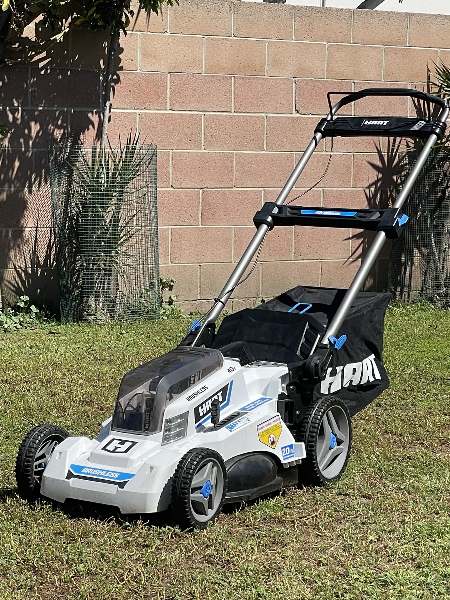 HART 40 Volt Cordless Brushless 20 inch Self Propelled Mower Kit