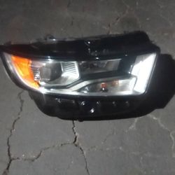 2015-2018 Ford Edge Halogen Bulb Headlight (Right Side) Oem.